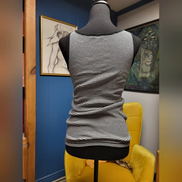 Uniqlo Striped Tank Size S - Picture 4 of 6